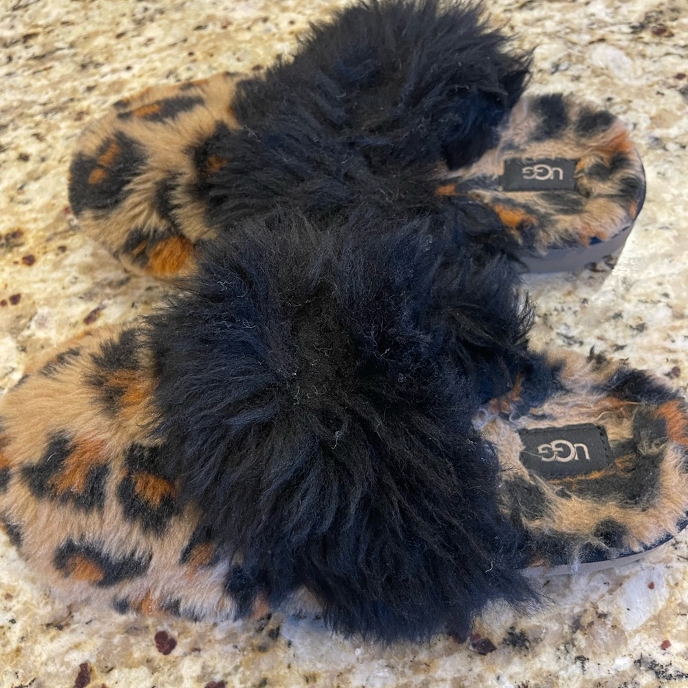 UGG Black and Tan Cheetah Print Furry Slippers- Size 5 - Picture 3 of 4